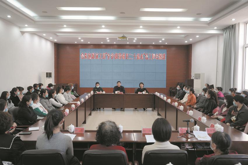 集团公司工会召开员工家属座谈会图片_副本.jpg